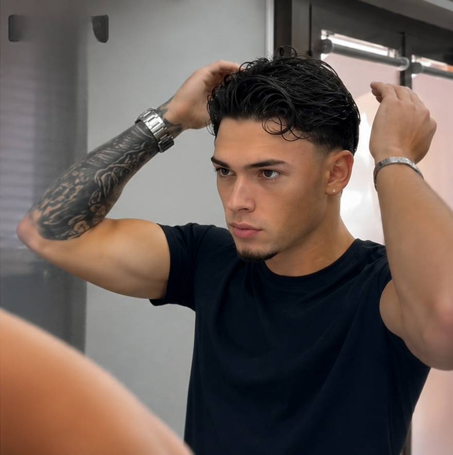 Après application : cheveux brillants et disciplinés